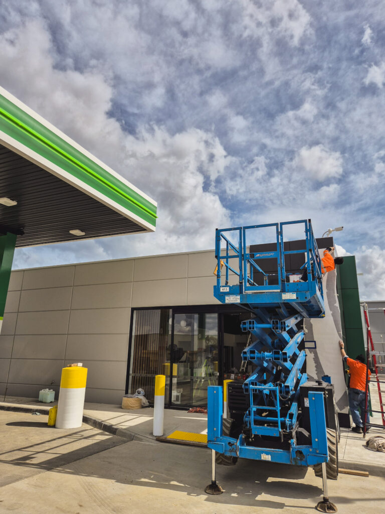 32' Rough Terrain Scissor Lift